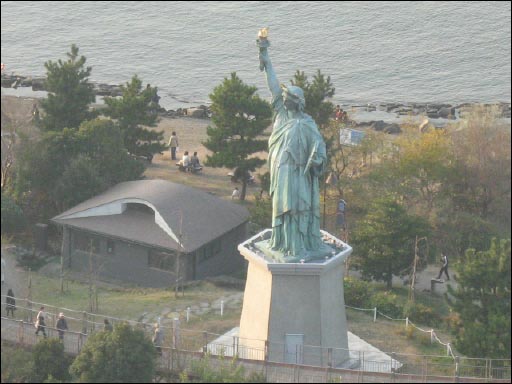 오다이바의 자유의 여신상 